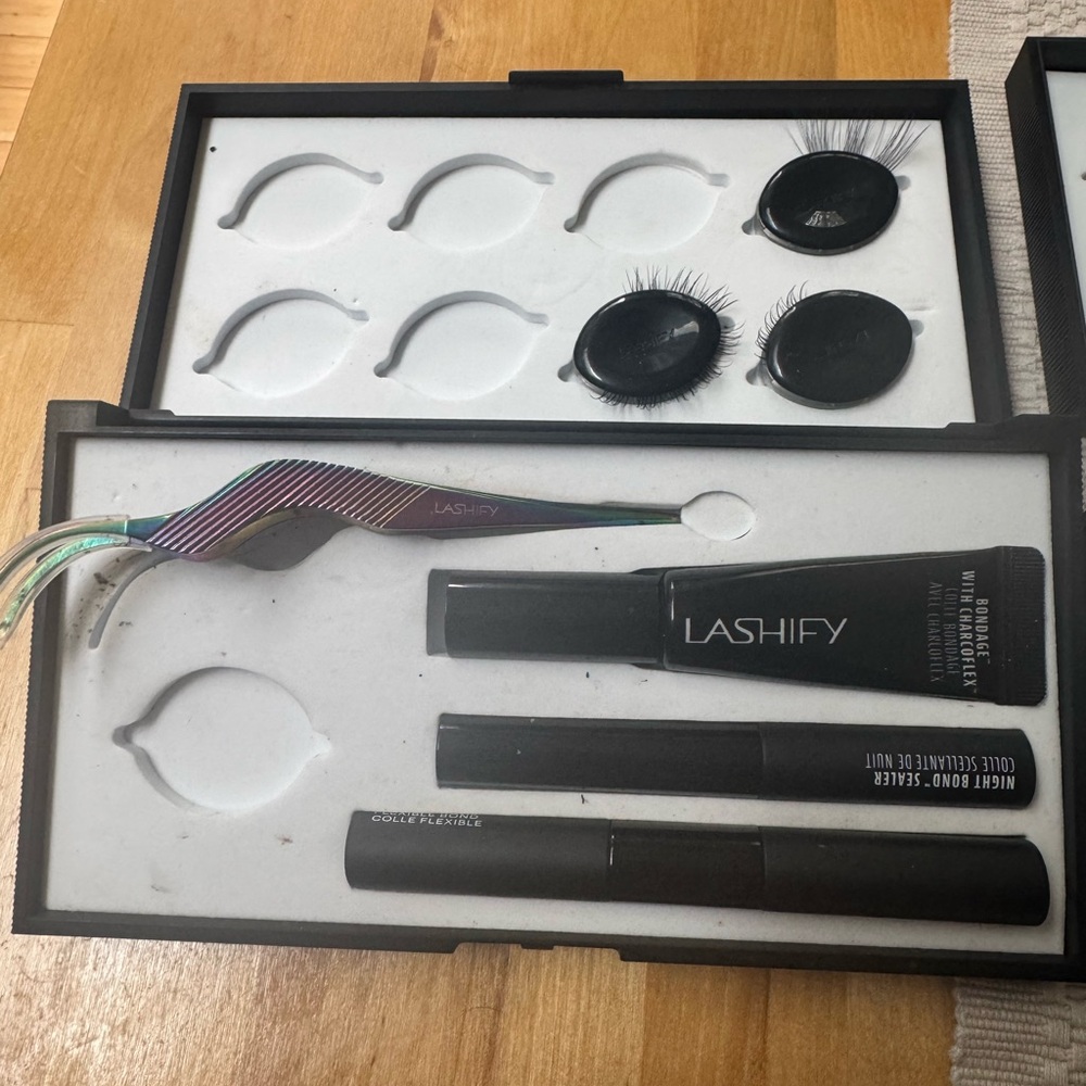 Lashify C.18 Ombre Lashes - Black and Blue